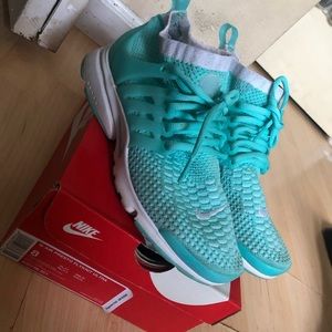 Turquoise Nike Presto Flyknit